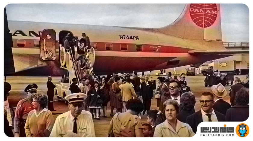 عکسی تاریخی که در آن الگوریتم، لوگوی Pan Am را به اشتباه قرمز رنگ‌آمیزی کرده است.