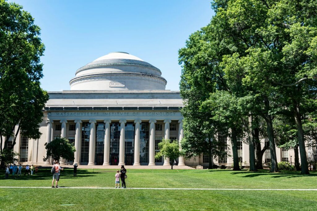 برترین دانشگاه‌های جهان در رشته MBA
دانشگاه  (MIT (Sloan